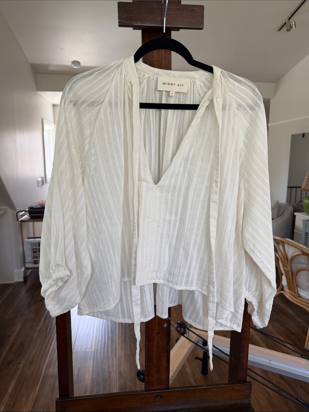 WIGGY KIT Cream Lightweight Striped V-Neck Tie Blouse